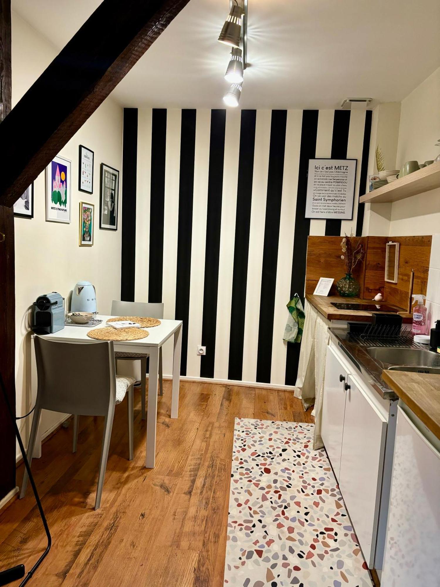 Fleure De Ly / Superb Studio Flat In Old Town Mety Exteriér fotografie